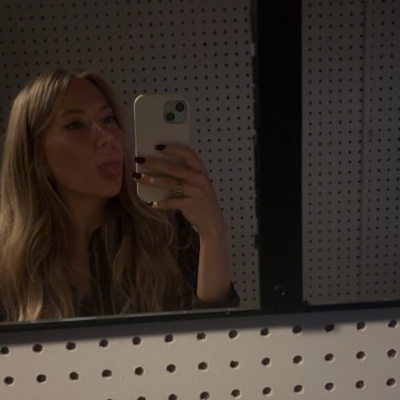 Meet your Posher, Aila - Picture 1 of 1